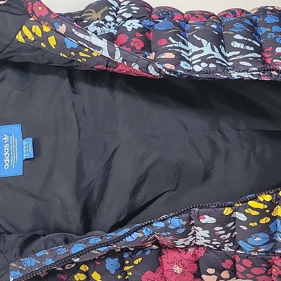 Adidas Original AOP hooded quilted puffer vest vibrant, colorful women's size XS