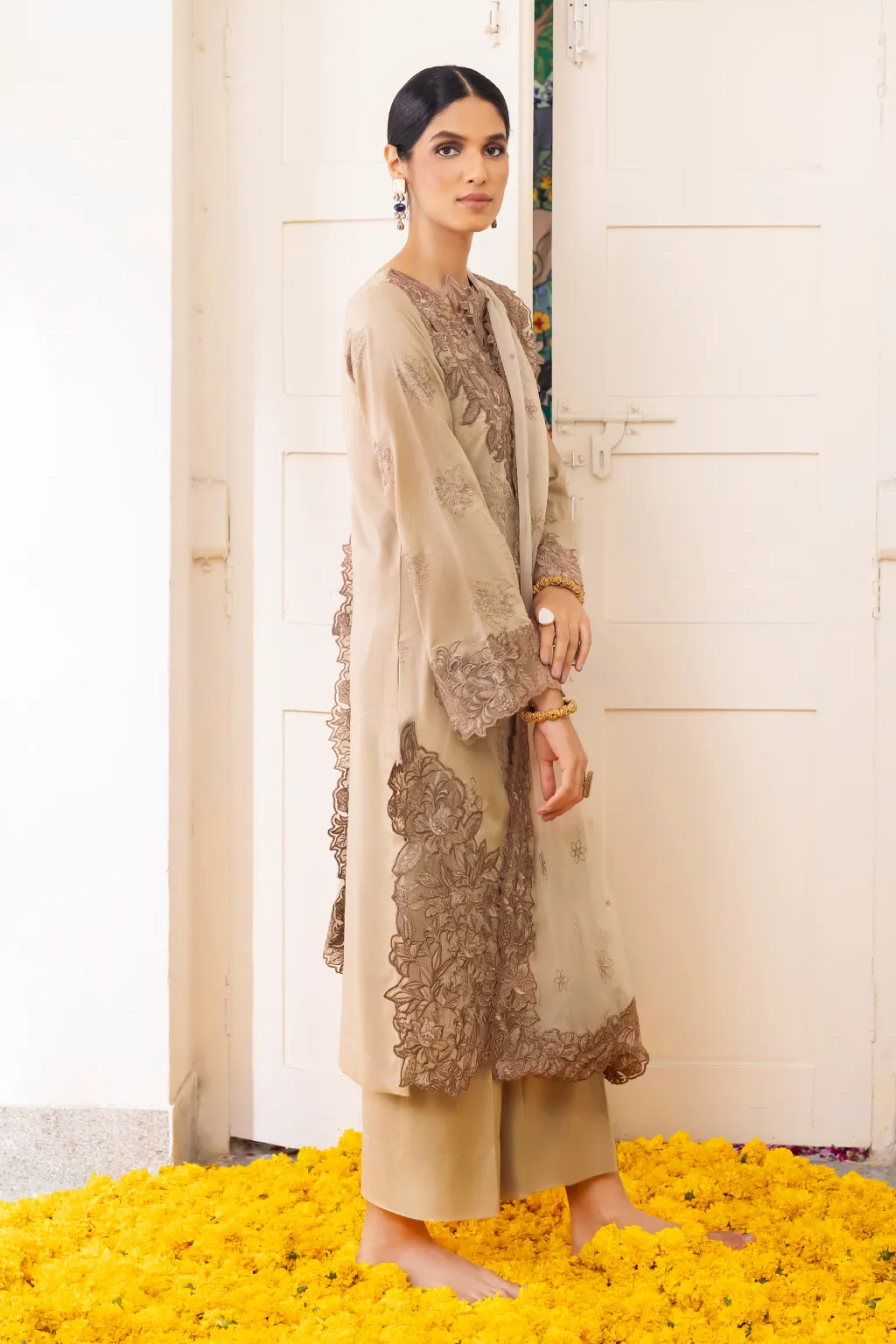AL-09 Farsana  | Iznik Aashiyan Embroidered unstitched Festive Lawn Collection23