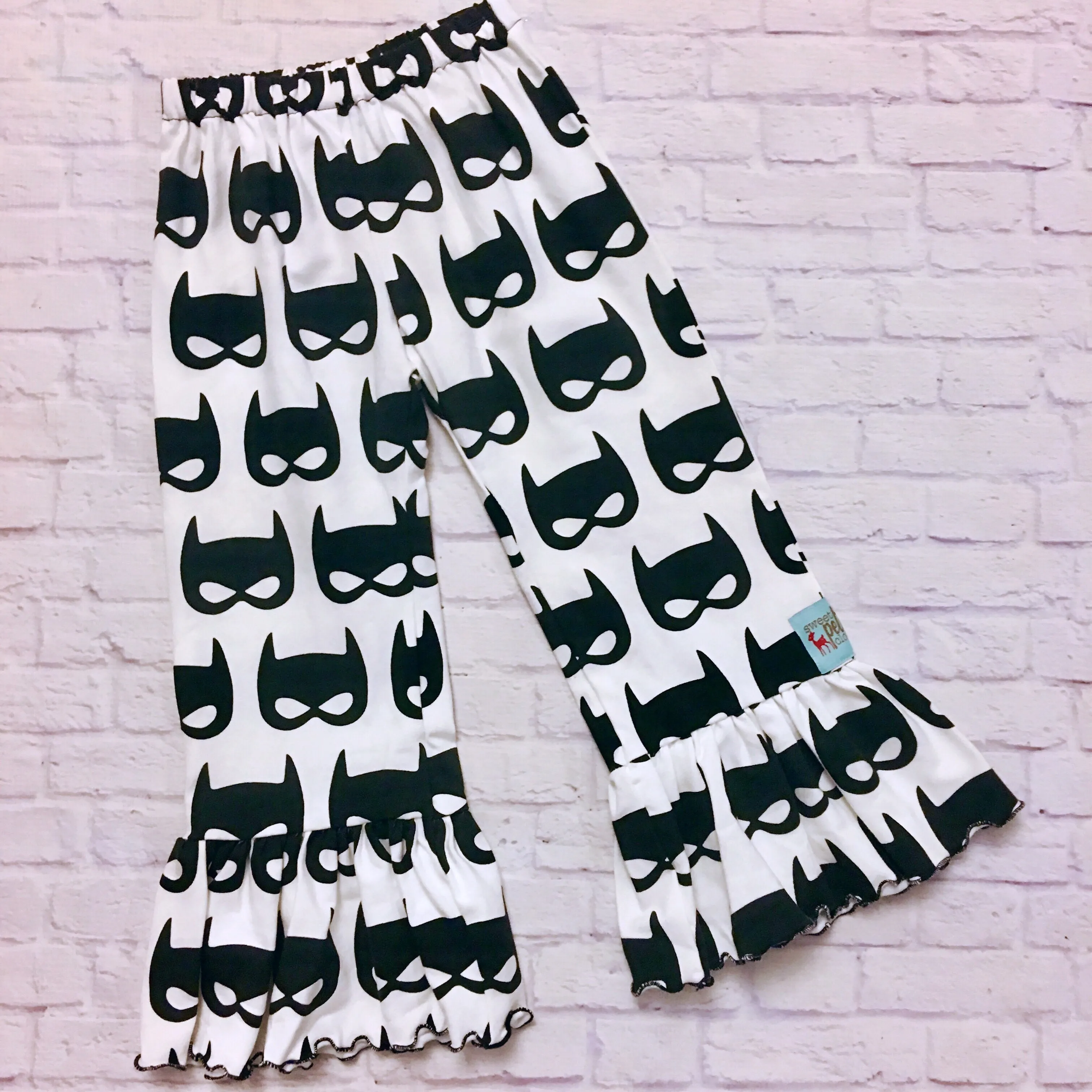 Bat Mask Knit Ruffle Pants