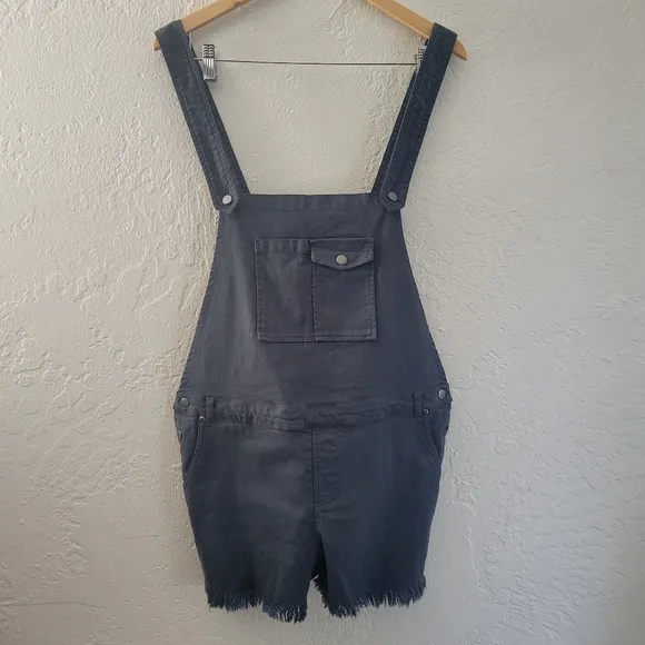 Chaser Short Overalls Size Large NWT