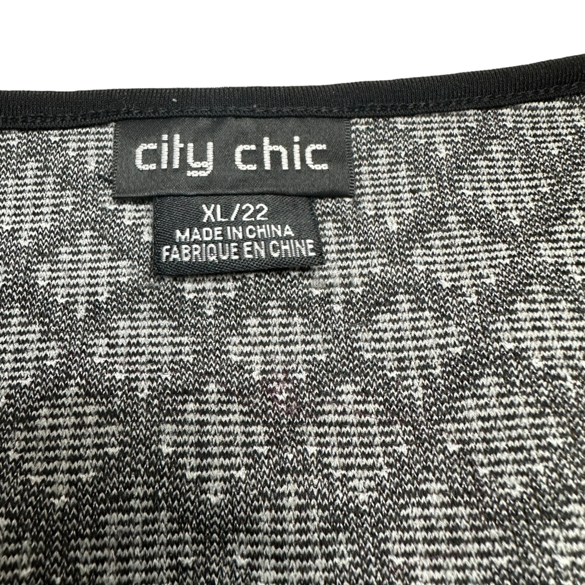 City Chic Top Womens Size 22 Black White Sleeveless Zipper Front Peplum