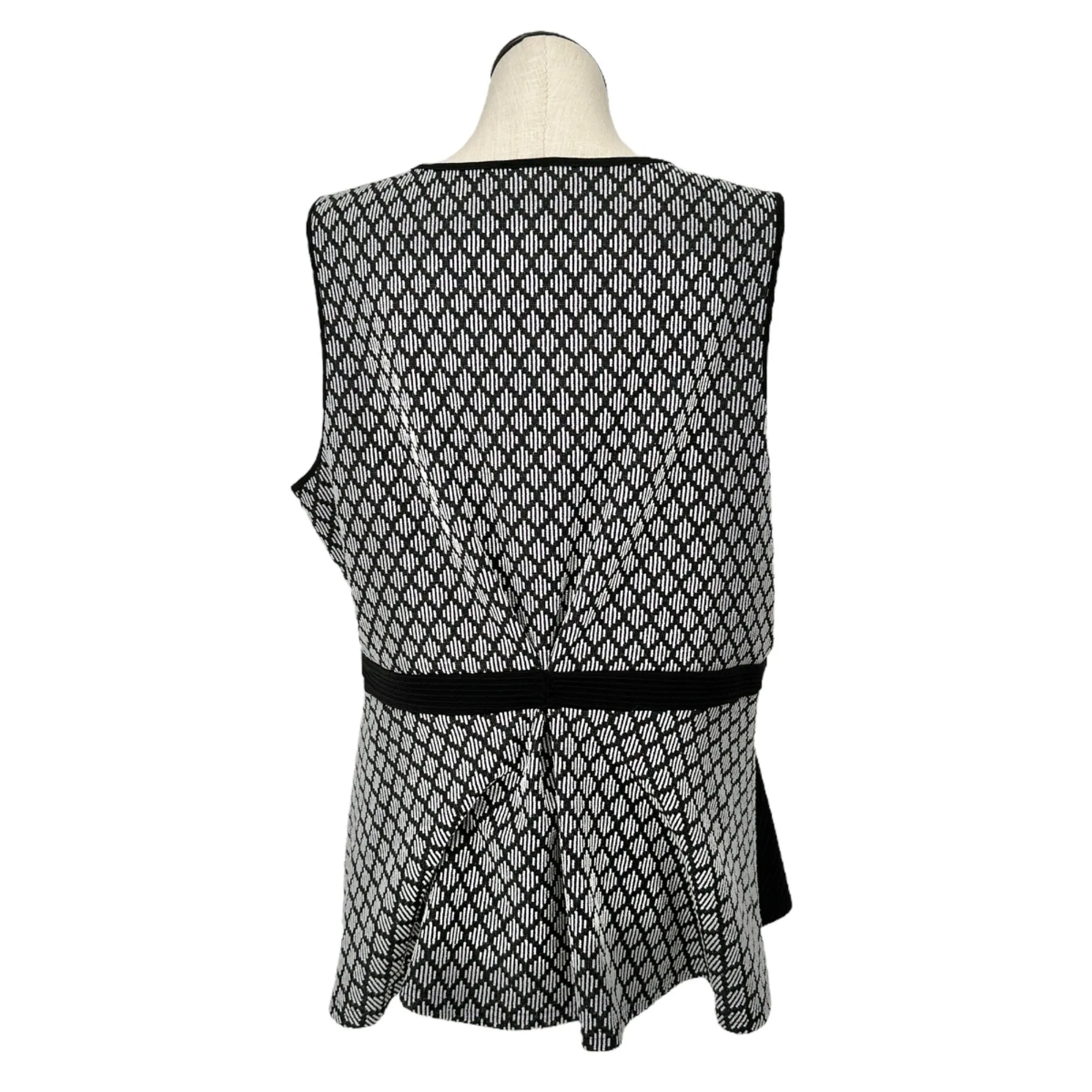 City Chic Top Womens Size 22 Black White Sleeveless Zipper Front Peplum