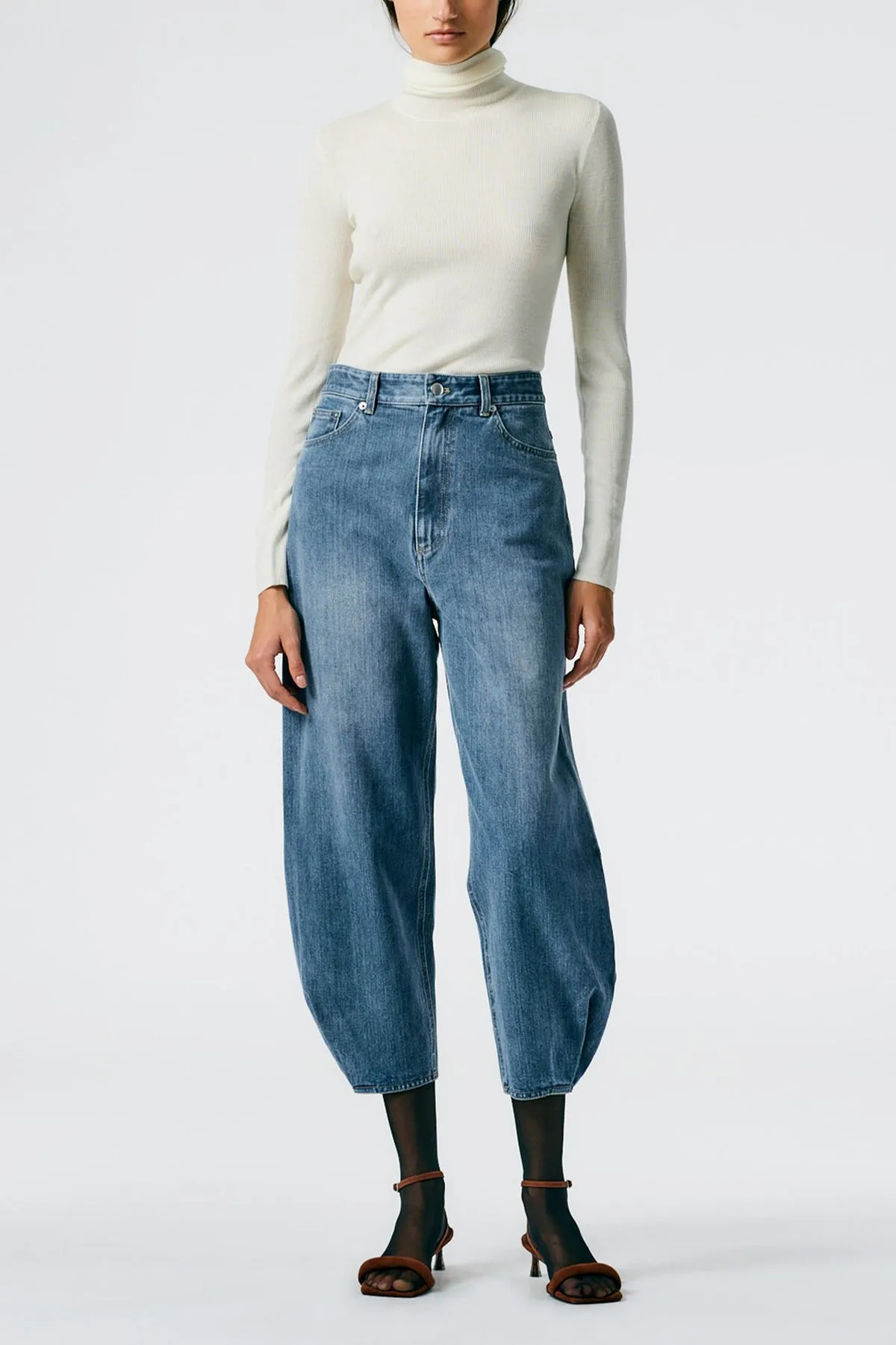Classic Wash Denim High Waisted Quinn Jean in Classic Blue