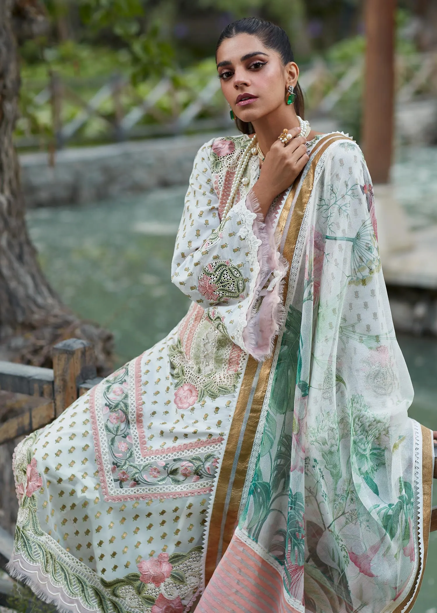 CRIMSON X SAIRA SHAKIRA LUXURY LAWN 2023 | Shigar-D5A