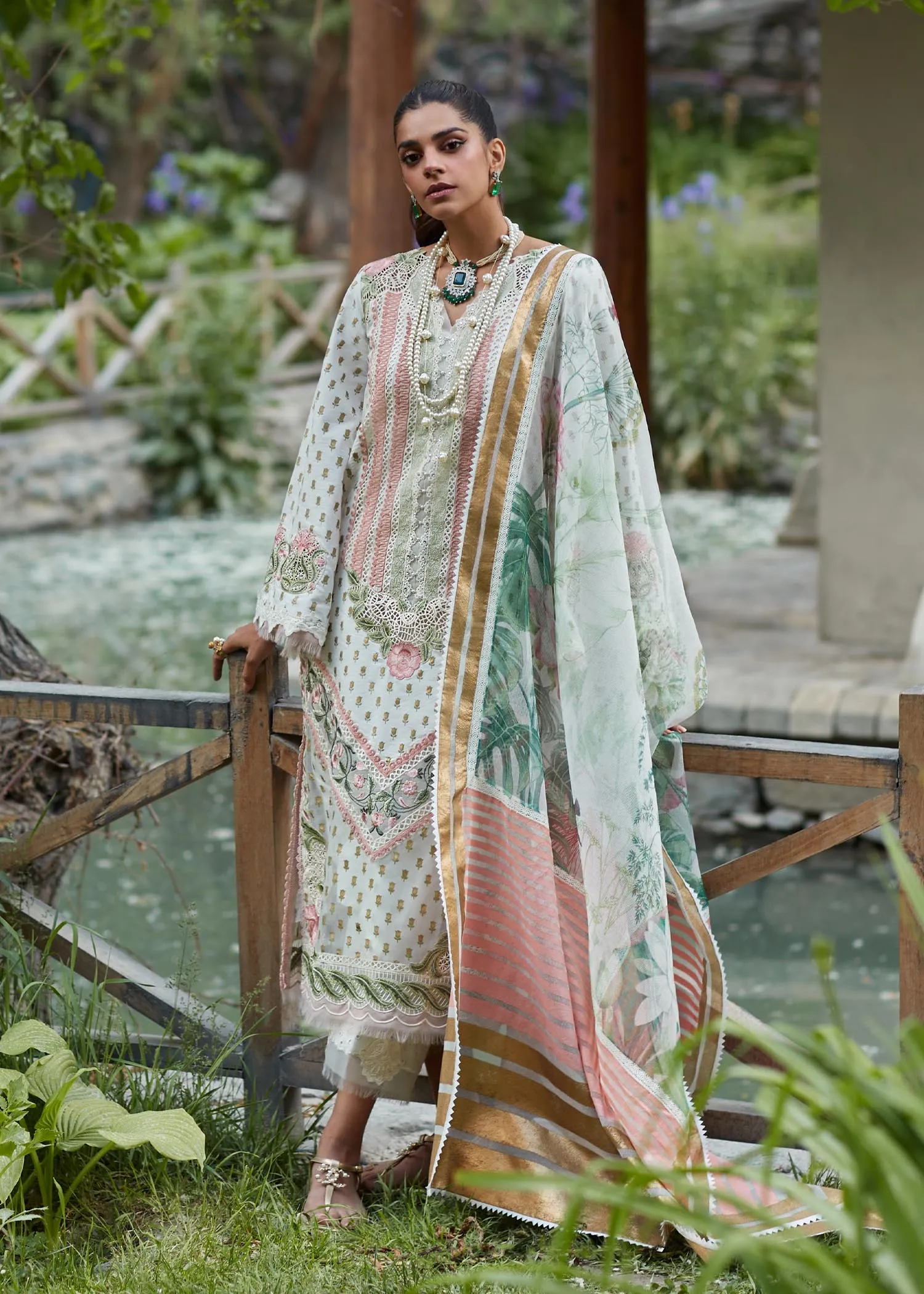 CRIMSON X SAIRA SHAKIRA LUXURY LAWN 2023 | Shigar-D5A