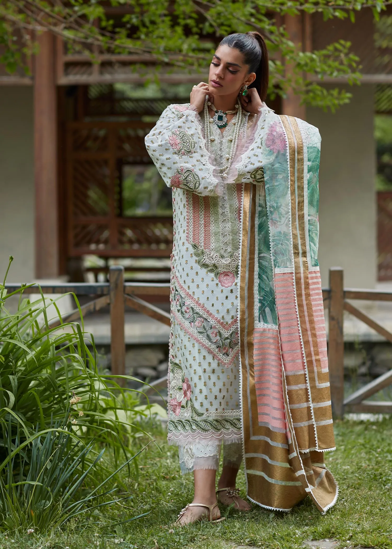 CRIMSON X SAIRA SHAKIRA LUXURY LAWN 2023 | Shigar-D5A