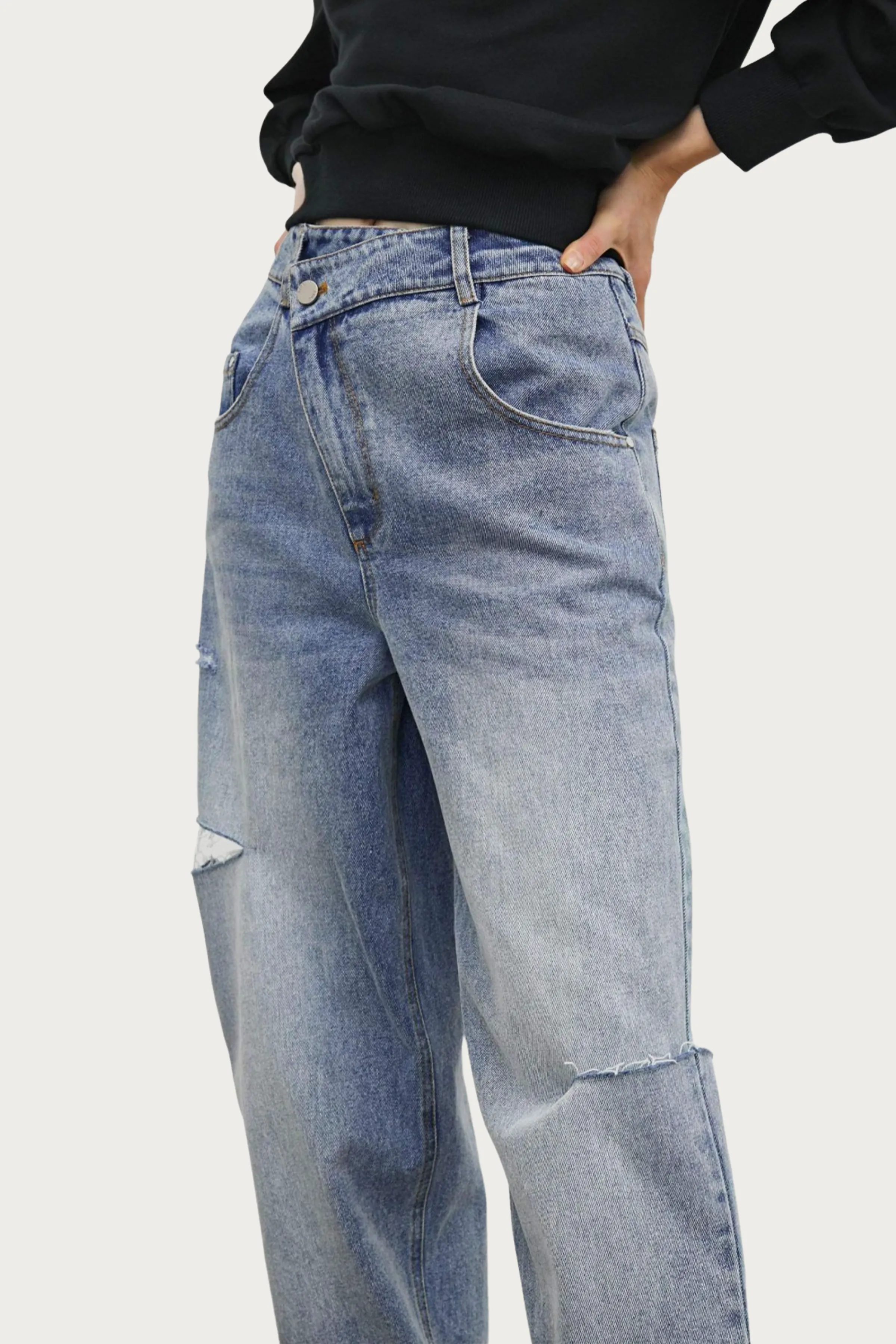 CRISS CROSS CUTOUT JEANS