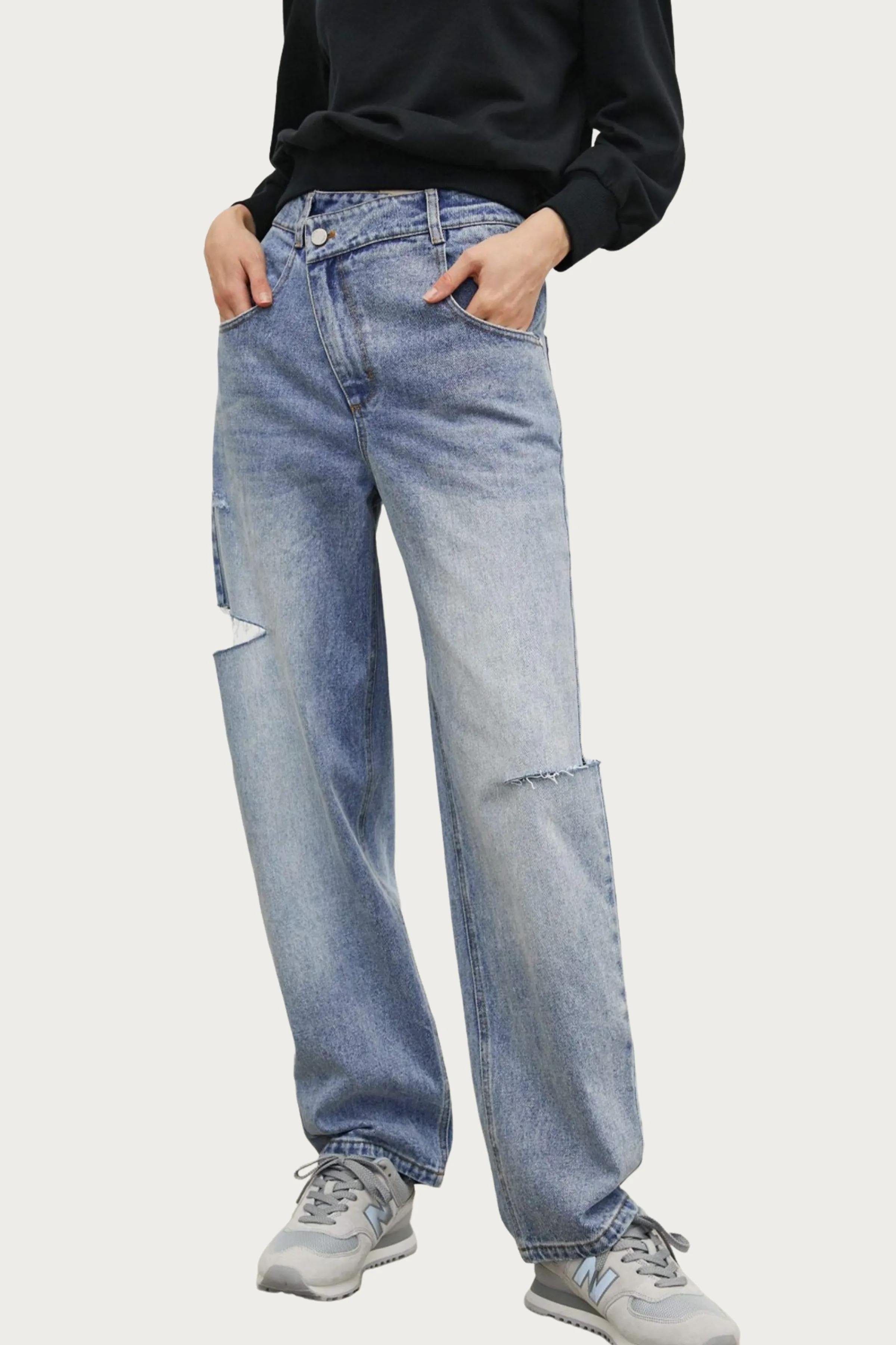 CRISS CROSS CUTOUT JEANS