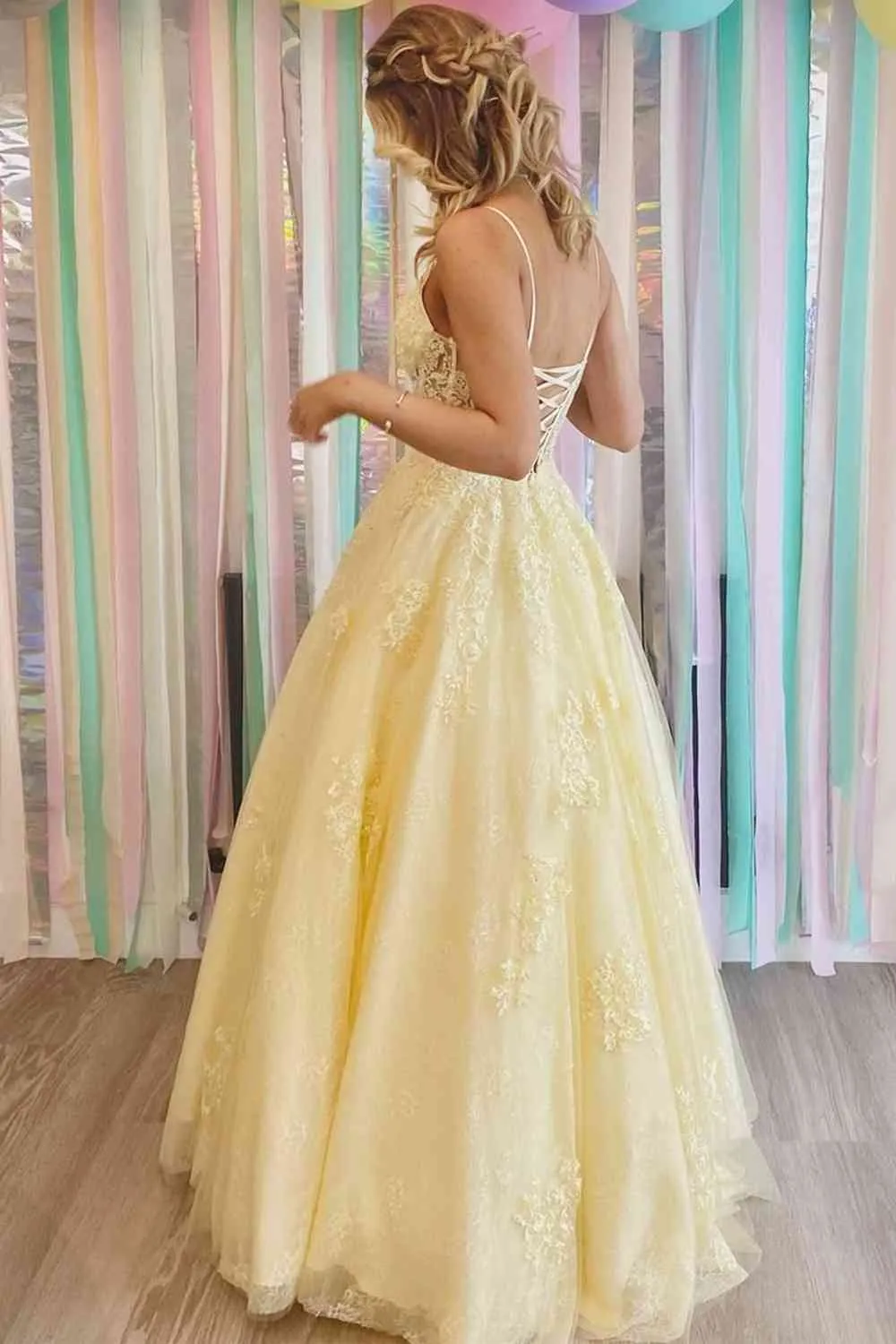 Floor Length Yellow Prom Dresses Lace V-Neck 2024 Long Formal Dresses