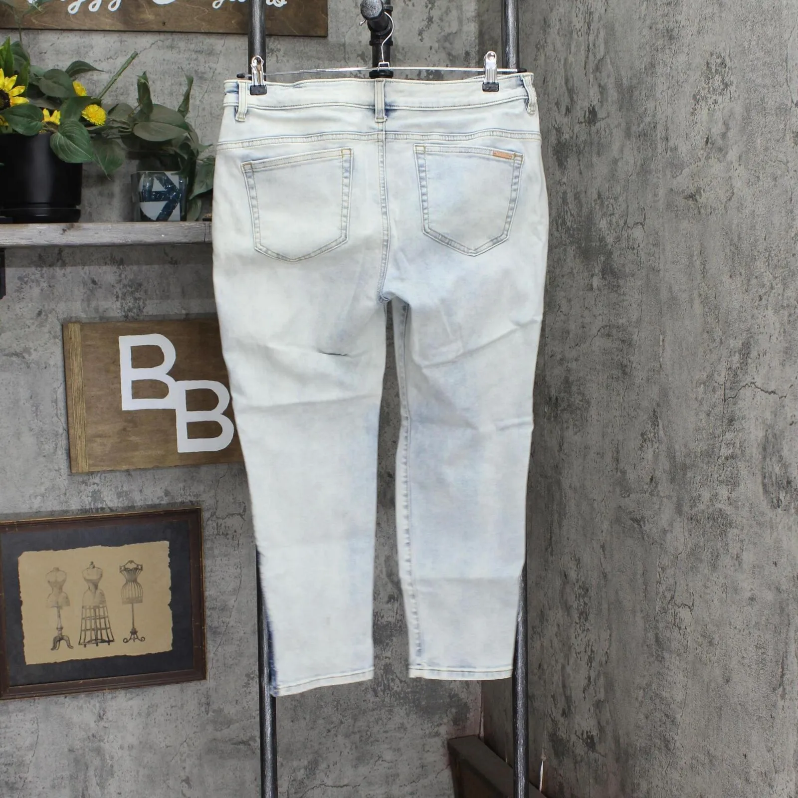 G by Giuliana  G-Sculpt Womens 10 Sytraight Leg Ankle Jean Laguna Wash Blue 14P