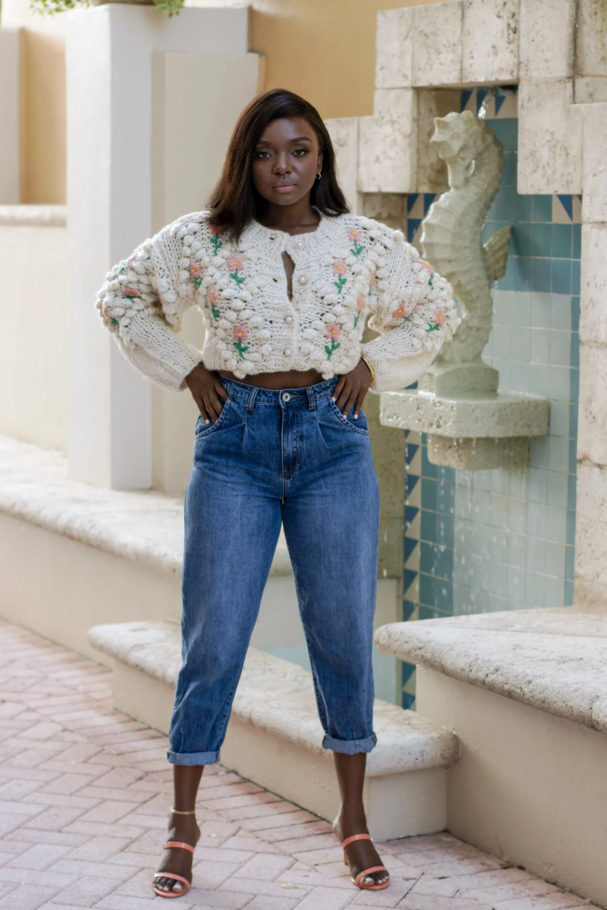 HIGH WAITED MOM JEANS