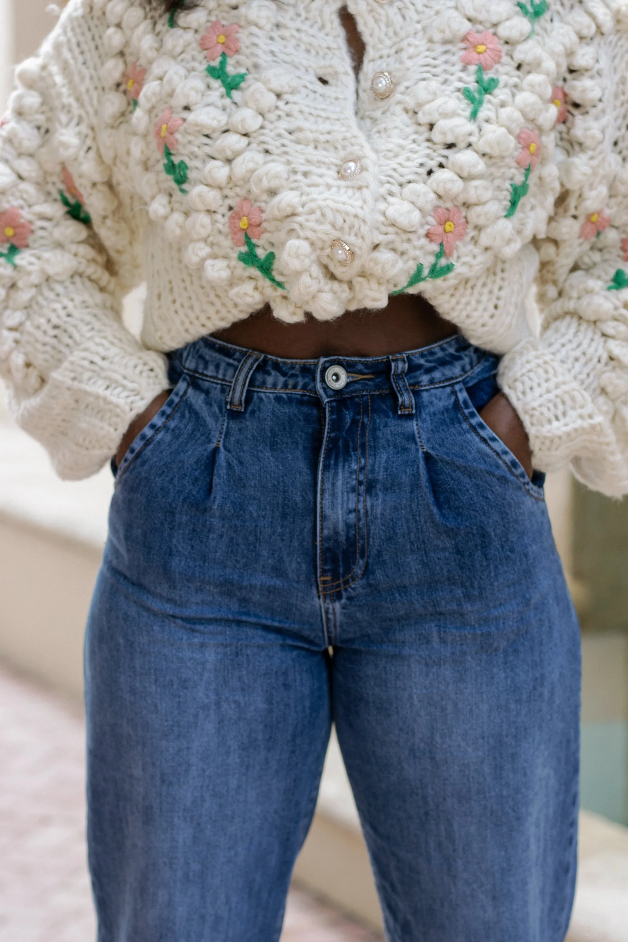 HIGH WAITED MOM JEANS