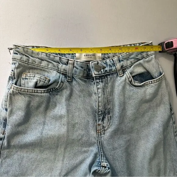 les coyotes de paris light wash straight leg women’s jeans 27 Made in Turkey