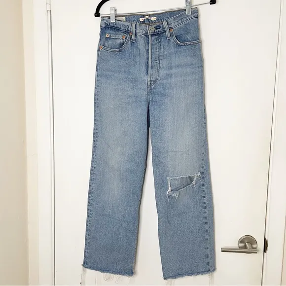 Levi womens Ribcage Straight Jeans 5 button high waisted 28 light blue