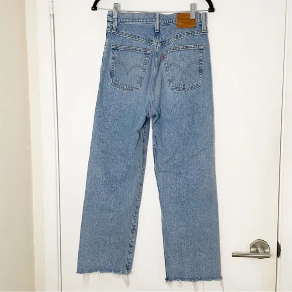 Levi womens Ribcage Straight Jeans 5 button high waisted 28 light blue