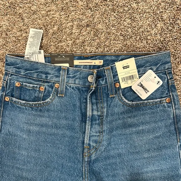 Levi’s Wedgie Straight Leg Medium Wash Jeans