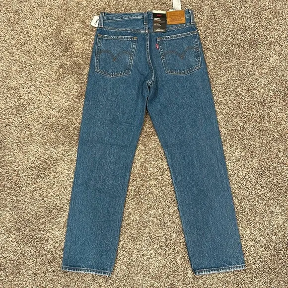 Levi’s Wedgie Straight Leg Medium Wash Jeans