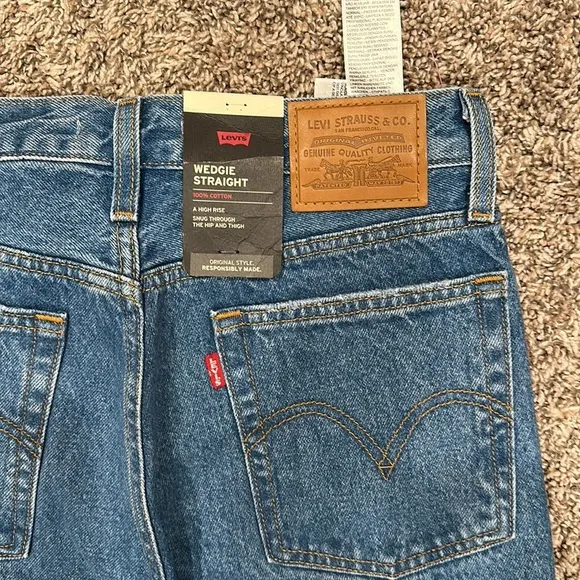 Levi’s Wedgie Straight Leg Medium Wash Jeans