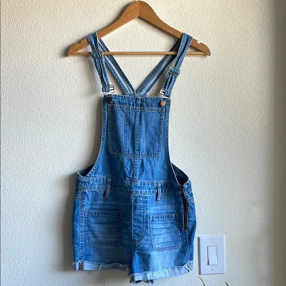 Madewell Adirondack Short Overalls in Isley Wash size S
