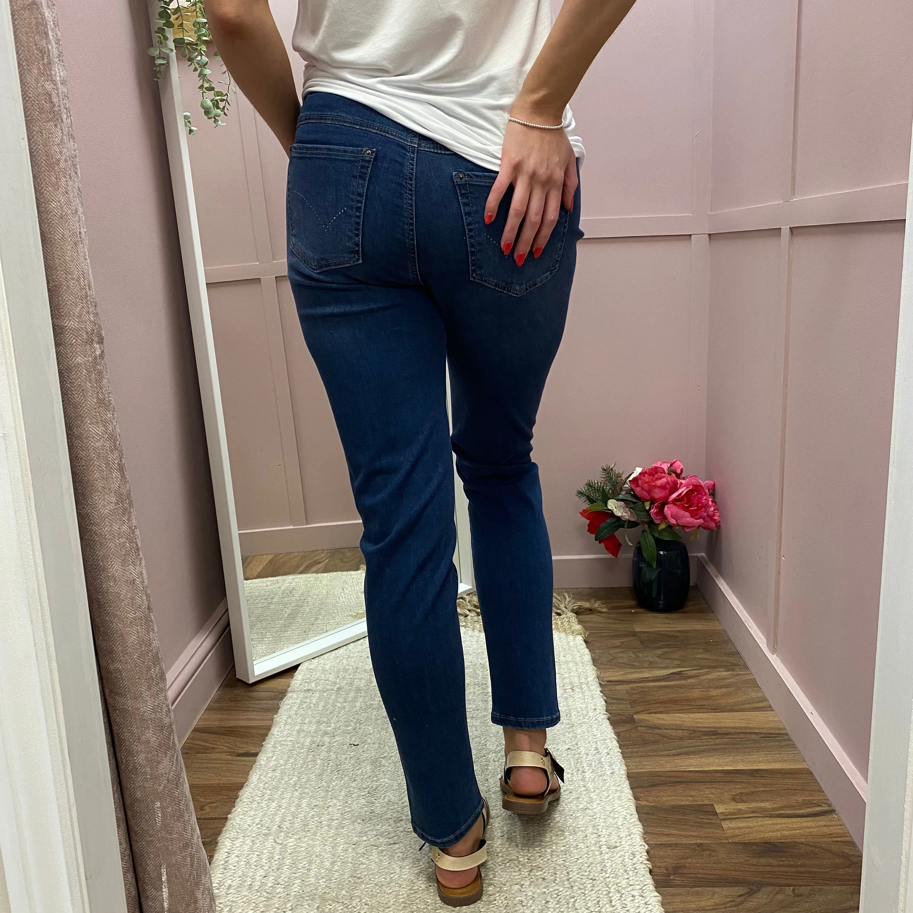 Magic Denim Skinny Fit Jeans with pocket detail