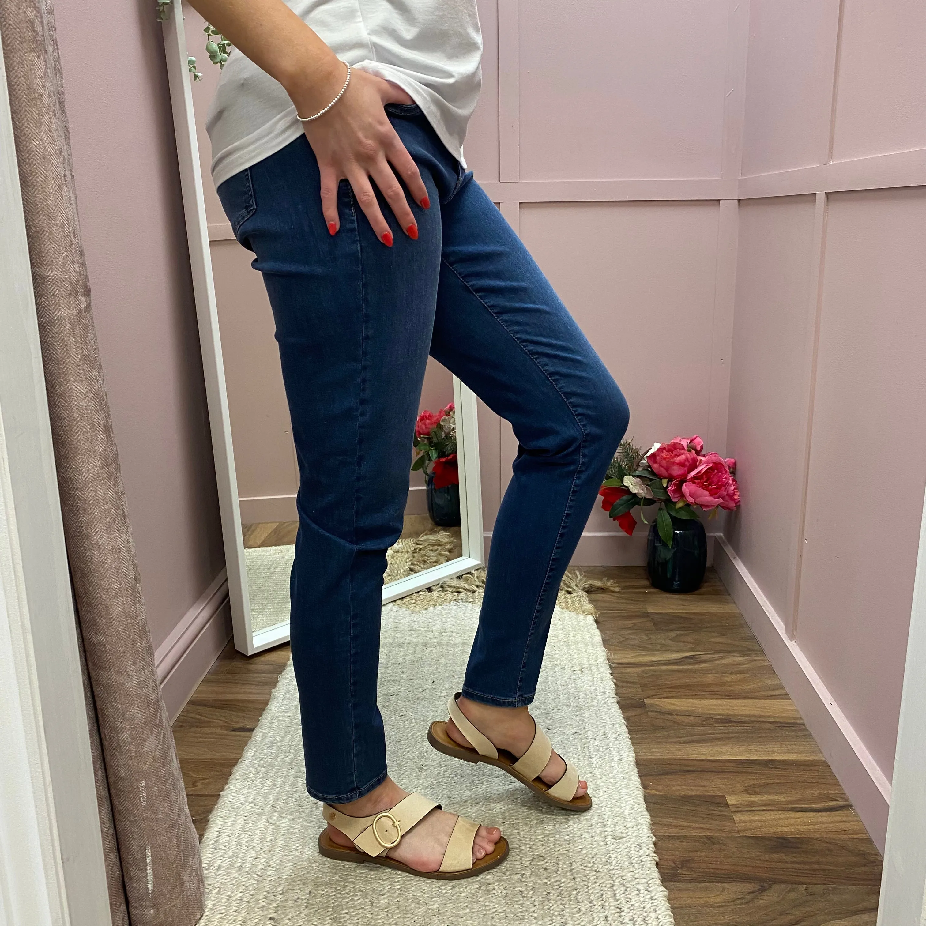 Magic Denim Skinny Fit Jeans with pocket detail
