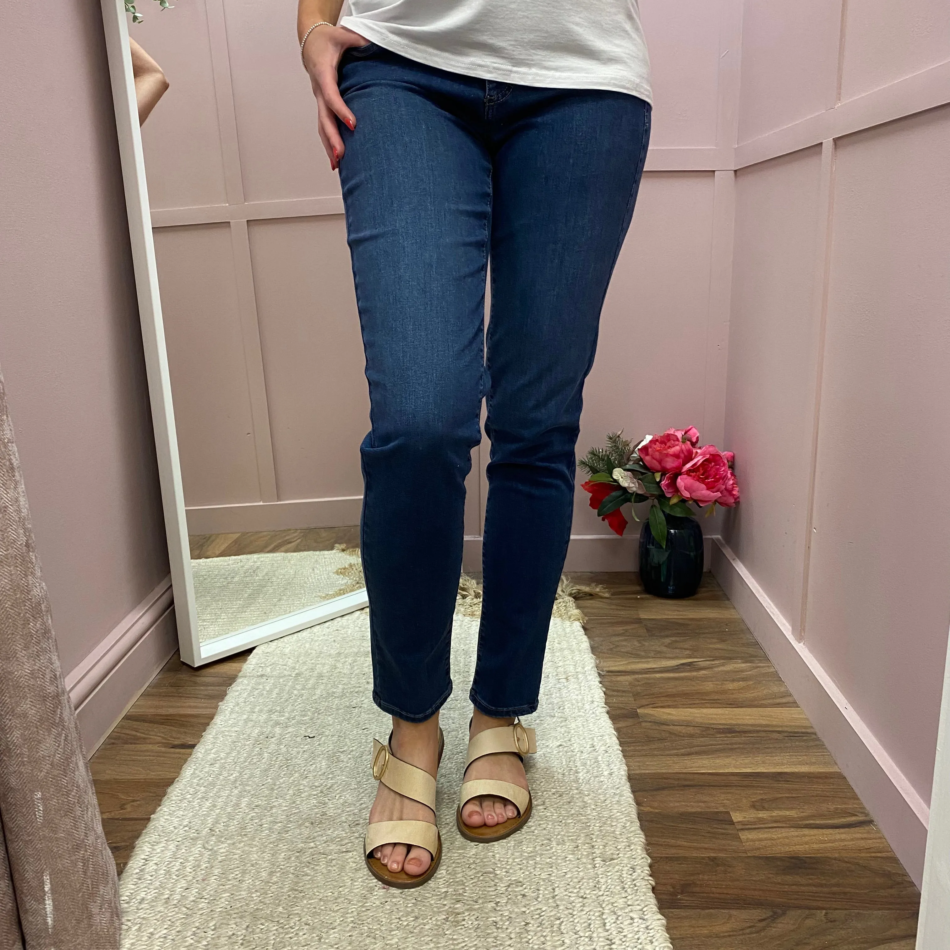Magic Denim Skinny Fit Jeans with pocket detail