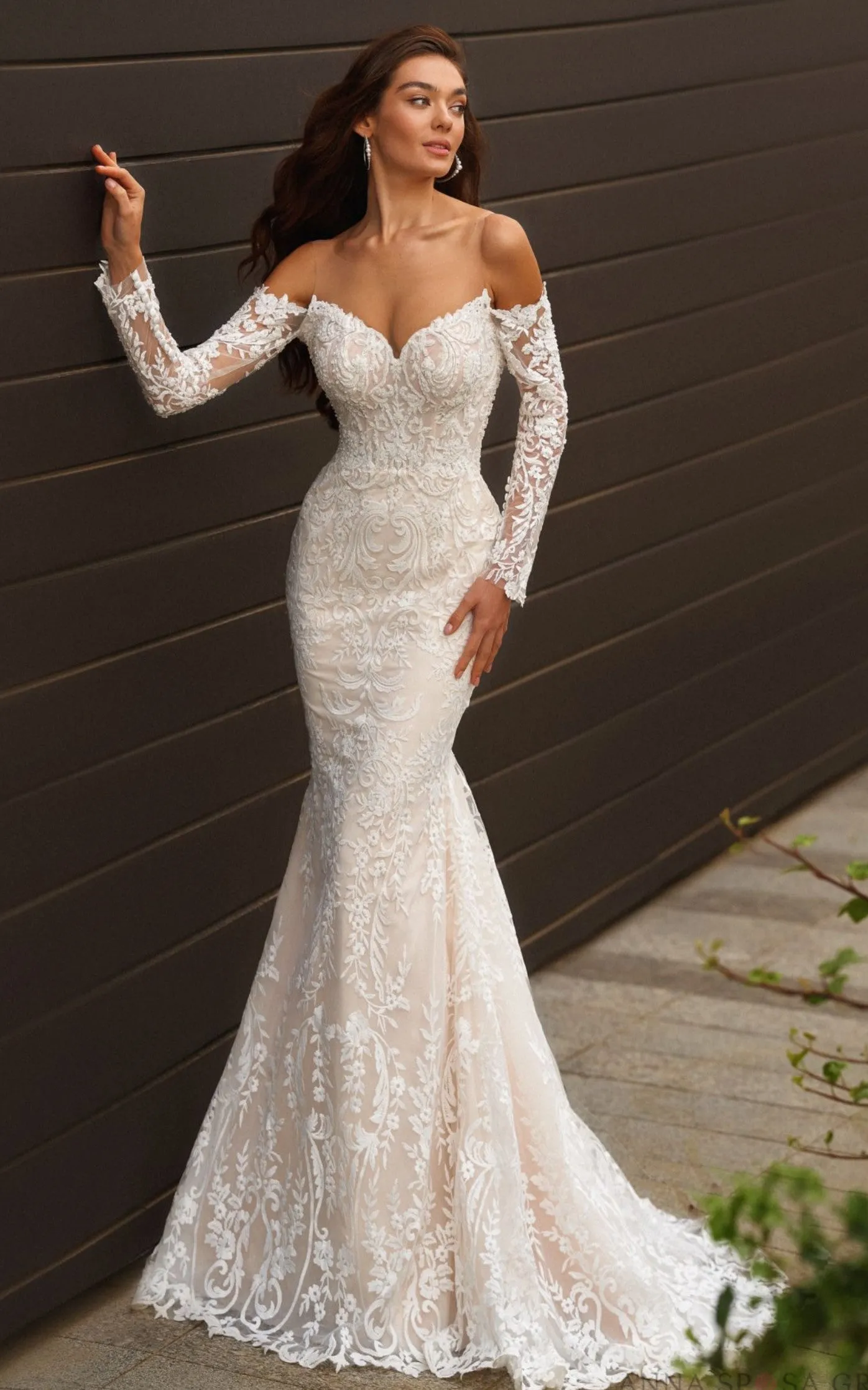 Mermaid Off-the-shoulder V-neck Lace Beach Wedding Dress With Illusion Sleeves And Appliques-716655