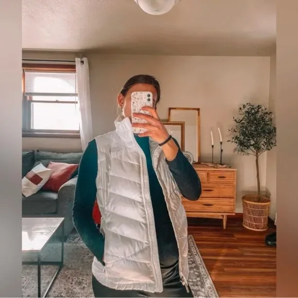 North Face Aconcagua 550 White Puffer Vest