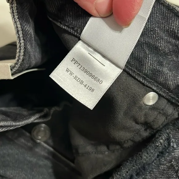 NWT Everlane The 90’s Curvy Cheeky Jeans in Washed Black Size 28 Ankle