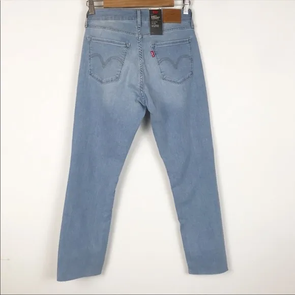 NWT Levi’s Curvy Straight Distressed Crop Jeans in Lightly Buzzed Size 24