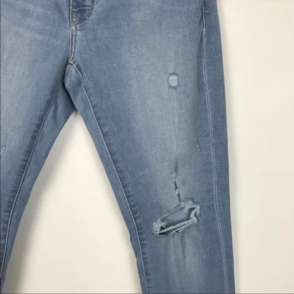 NWT Levi’s Curvy Straight Distressed Crop Jeans in Lightly Buzzed Size 24