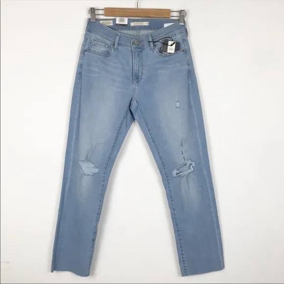 NWT Levi’s Curvy Straight Distressed Crop Jeans in Lightly Buzzed Size 24