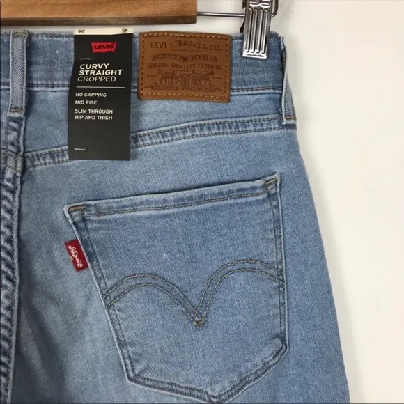 NWT Levi’s Curvy Straight Distressed Crop Jeans in Lightly Buzzed Size 24