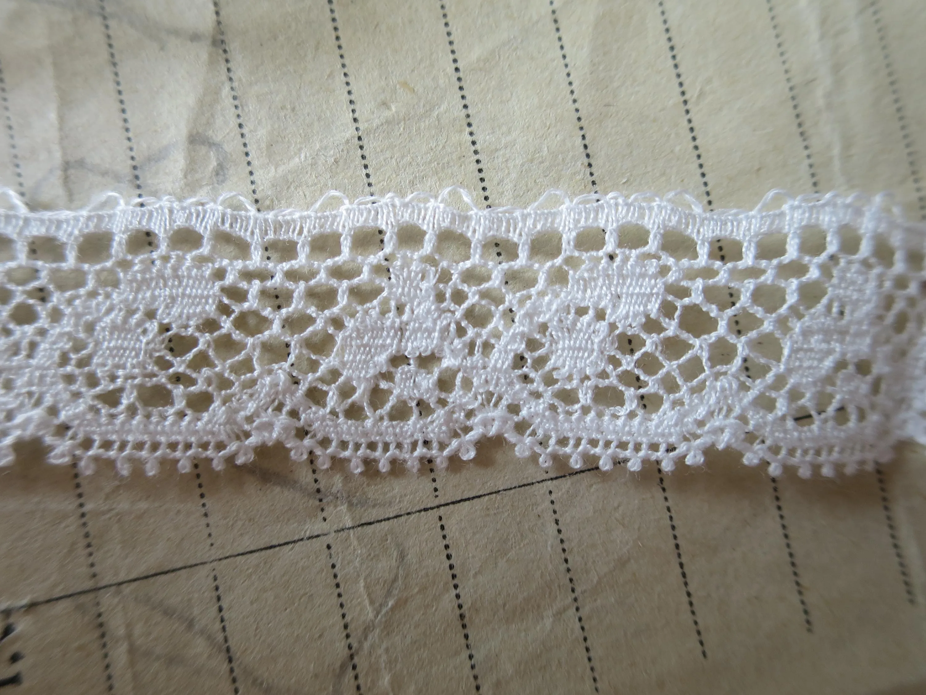 Off White English Nottingham Lace- Valenciennes Foliage- 1.7cm
