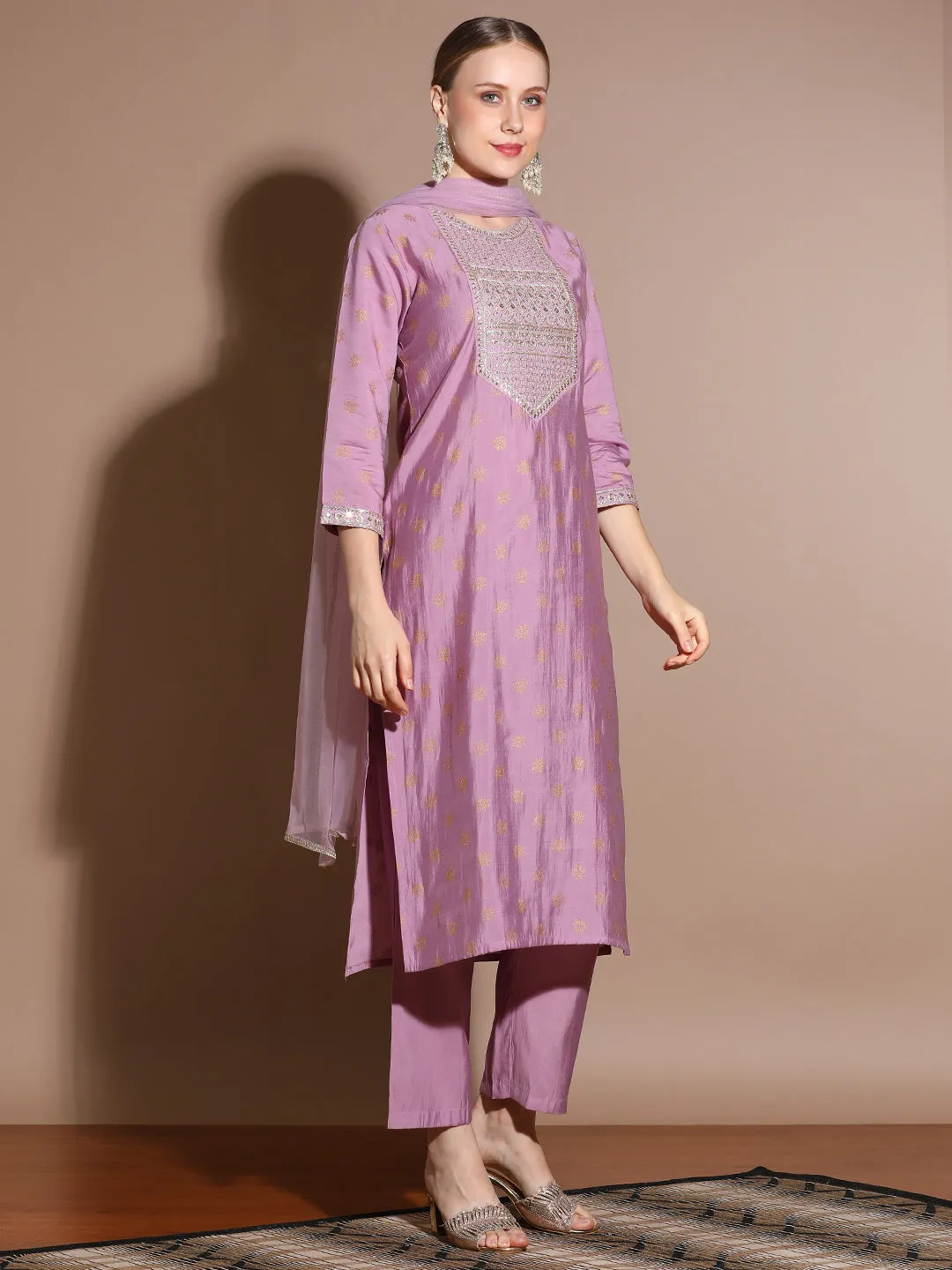 Pink Embroidered Silk Blend Kurta Set With Net Dupatta