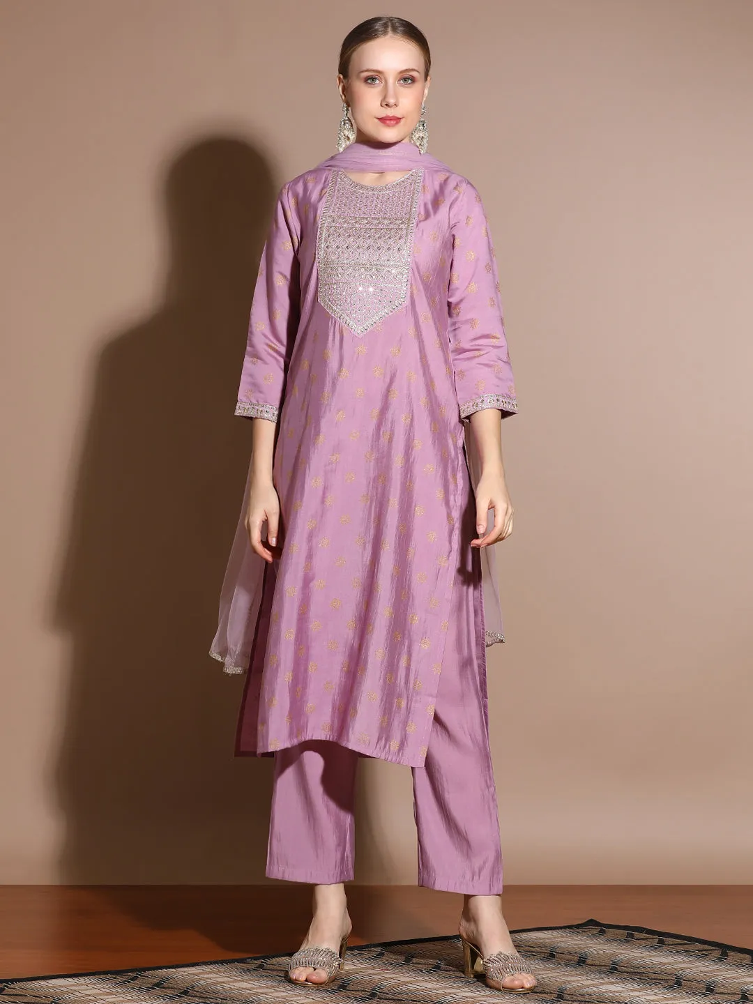Pink Embroidered Silk Blend Kurta Set With Net Dupatta