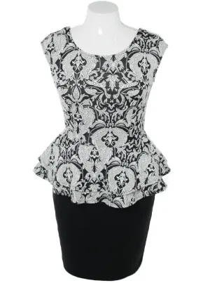 Plus Size Victorian Texture Print Peplum Dress