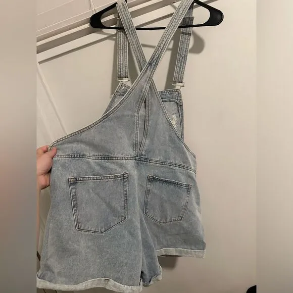 Revolve Superdown Meghan Distressed Short Overalls Shortall Denim Light Wash L