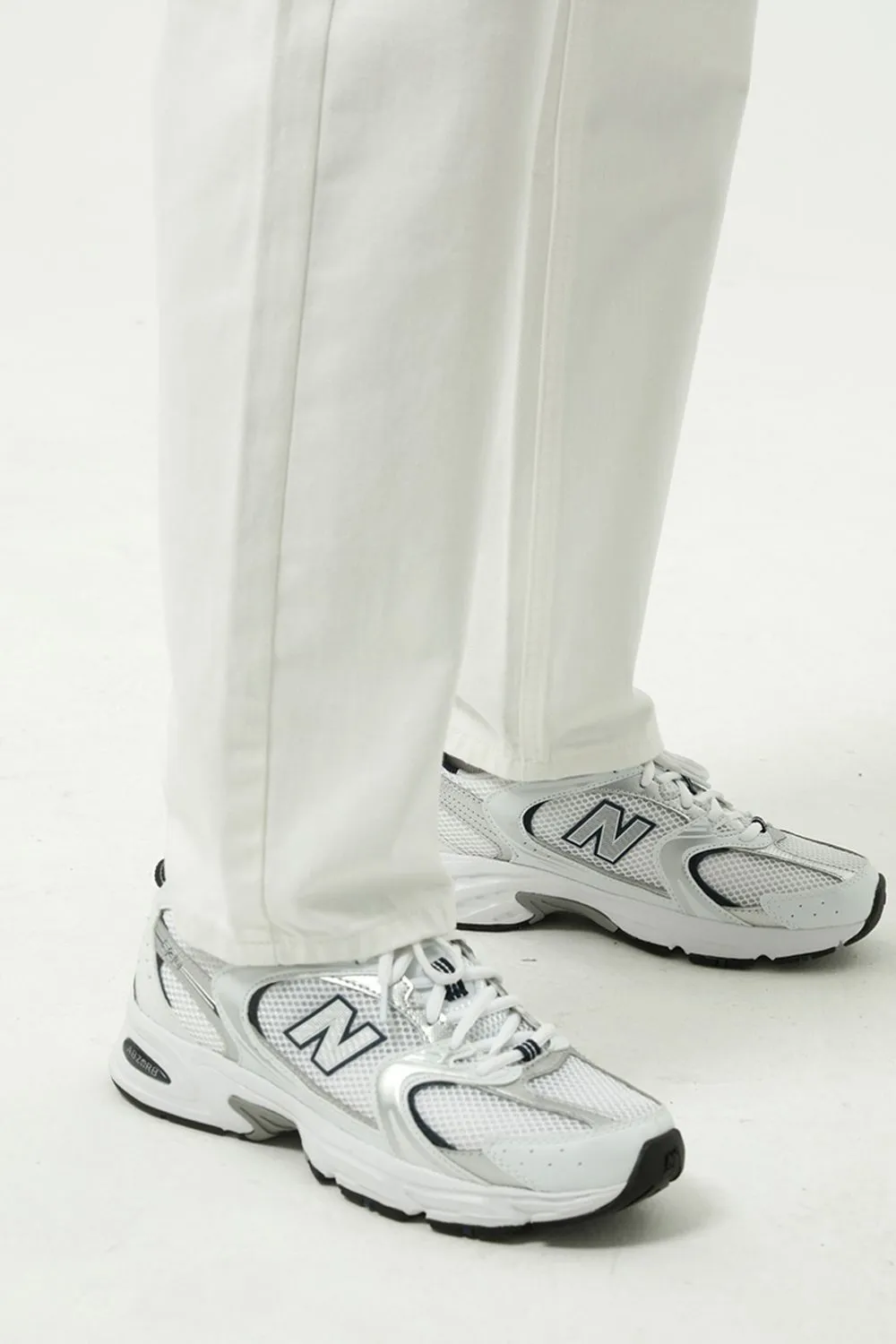 Straight Leg Jeans with Pockets