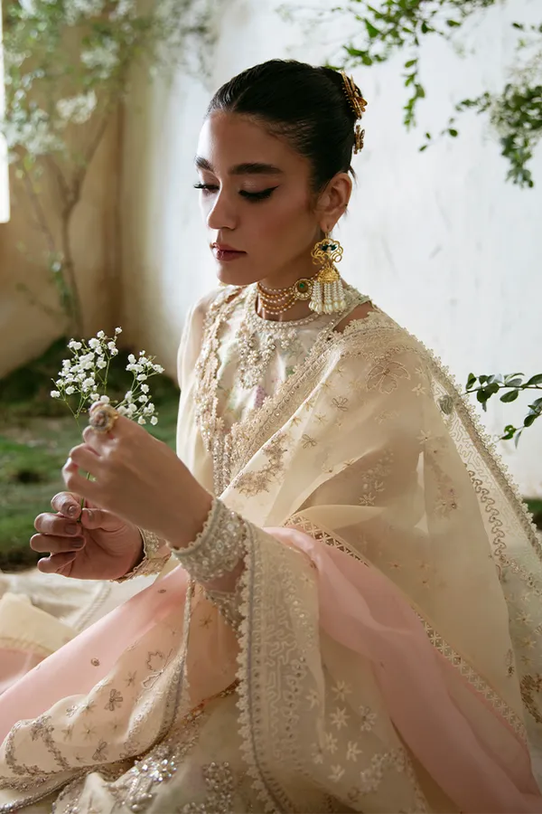 SUFFUSE | FREESHIA RTW '23 | JAHAN