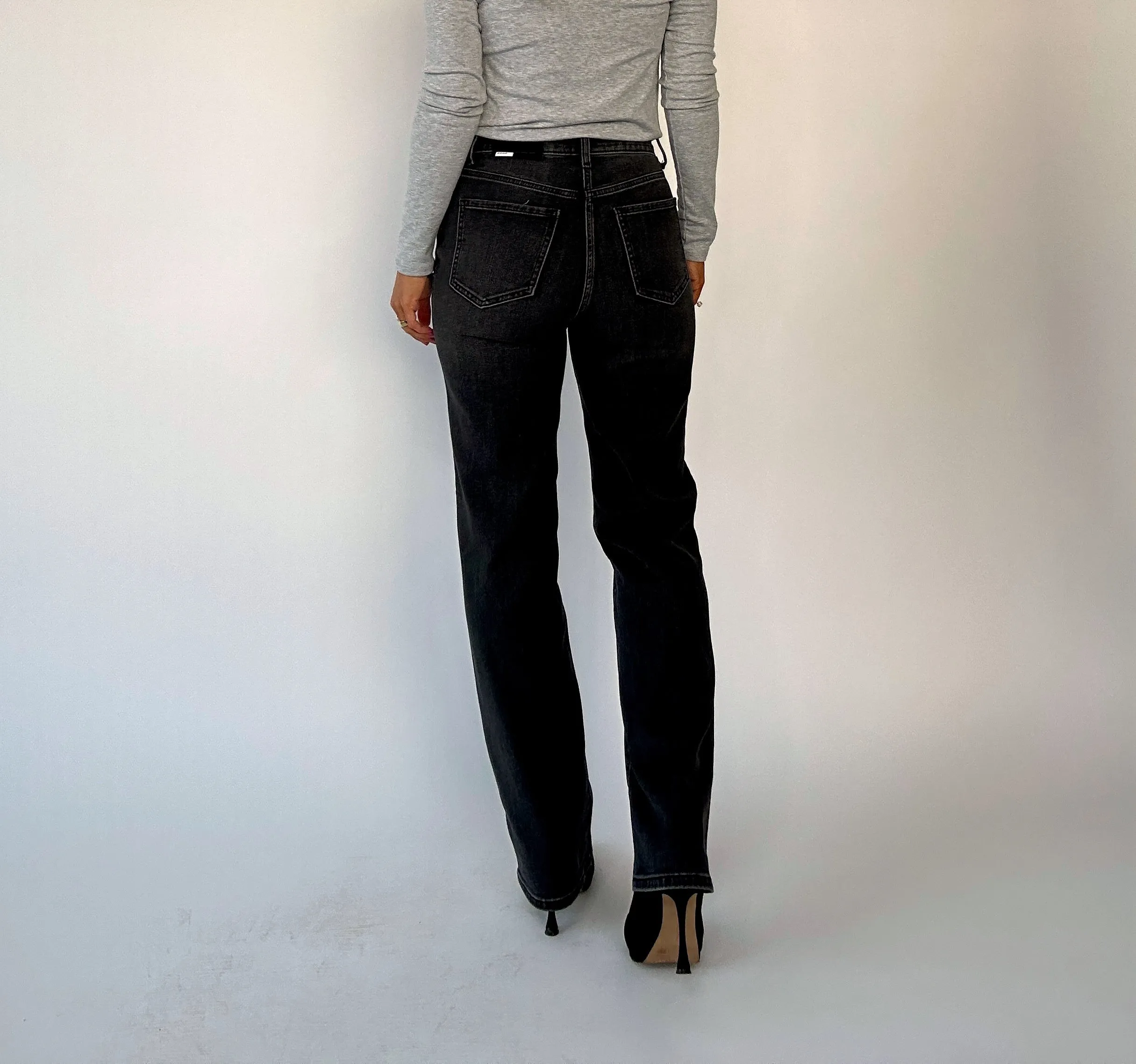 Sundaze High Rise Vintage Straight Jeans - Black
