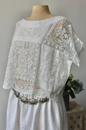 The Highlands Foundry White Linen Embroidered   Lace Box Top THF64
