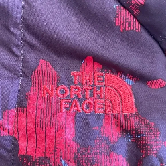 THE NORTH FACE Ladies Burgundy Pink Floral Puffer Quilted LOGO Jack Coat Size S