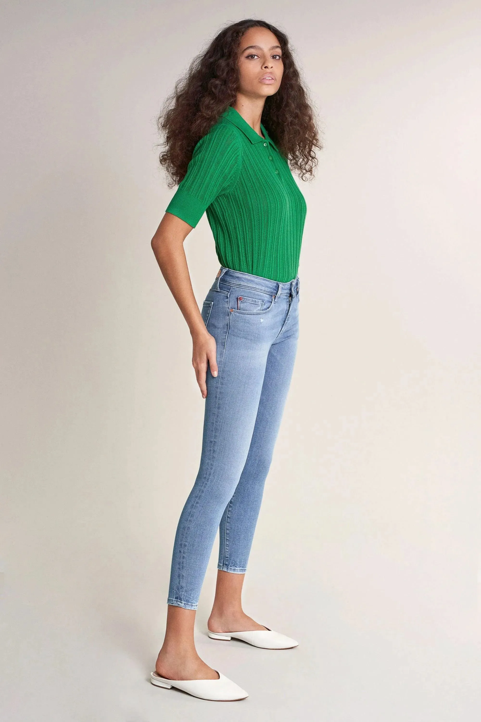 VAQUEROS COLETTE CAPRI DENIM CLARO