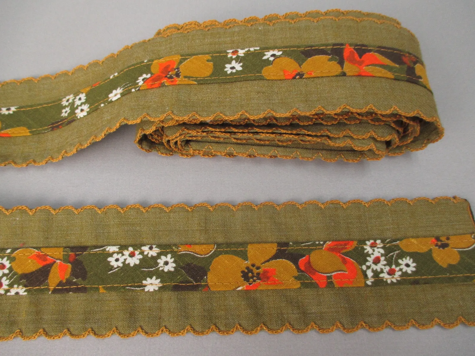 Vintage trim 60s poly cotton galloon lace trim