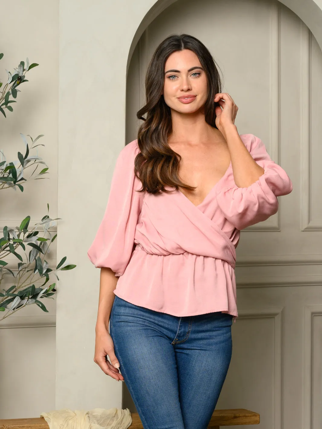WOMEN'S 3/4 BUBBLE SLEEVE SURPLICE TOP