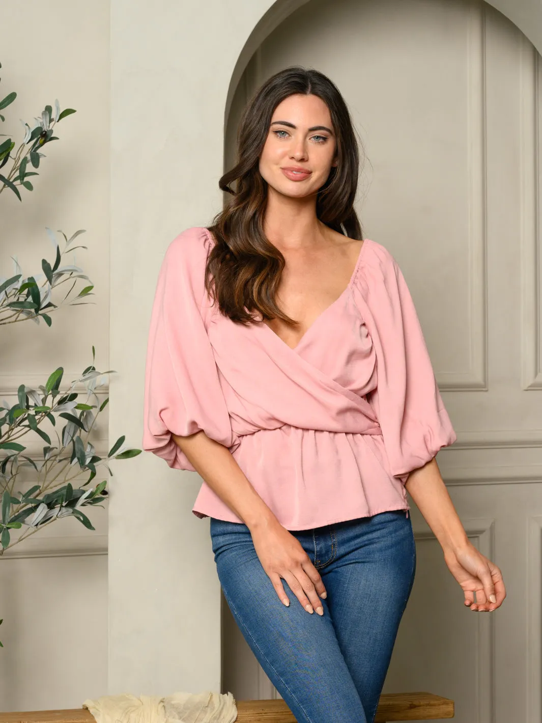 WOMEN'S 3/4 BUBBLE SLEEVE SURPLICE TOP