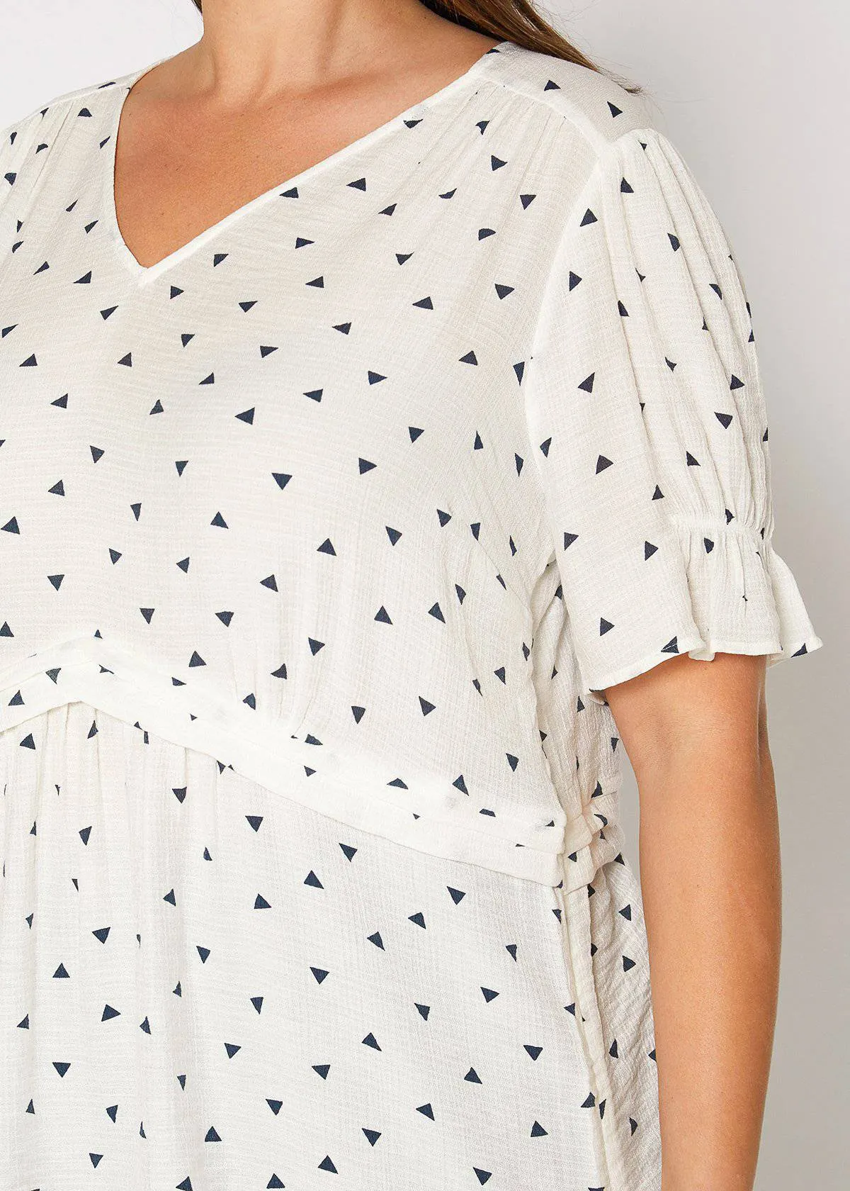 Women's Plus Size Triangle Print Short Sleeve Blouse in White Triangle