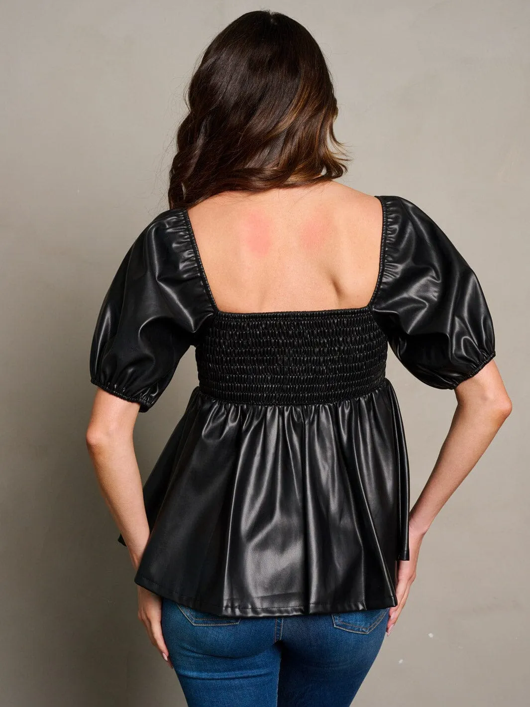 WOMEN'S SHORT SLEEVE SQUARE NECK RUCHED PU PLEATHER TOP