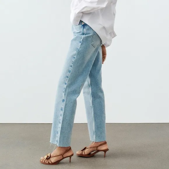 ZARA JEANS | SZ 6 | HIGH WAIST | STRAIGHT LEG | ANKLE LENGTH | LIGHT BLUE | NWT